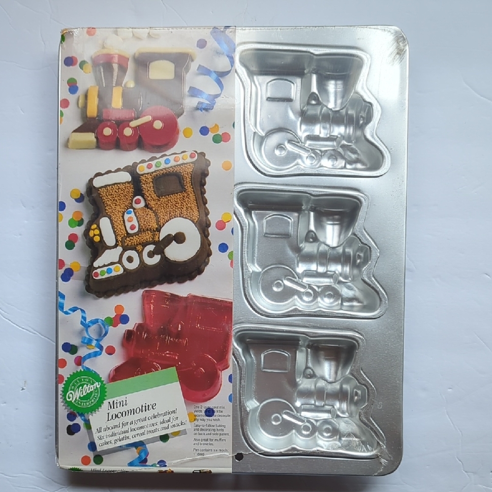 Wilton Mini Locomotive Cake Pan